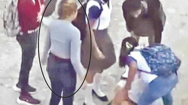 ‘Noquean’ a una estudiante