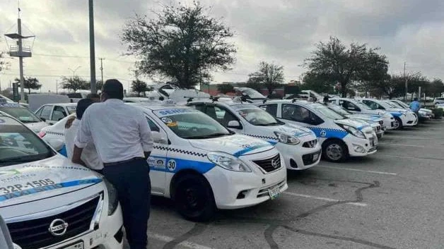 Uniforman a taxistas de Reynosa