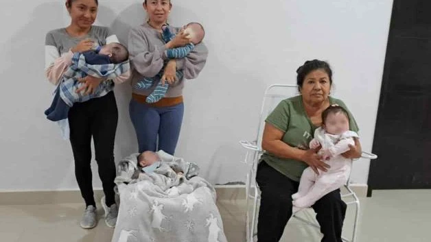 Pide mujer apoyo para manutención de sus cuatrillizos