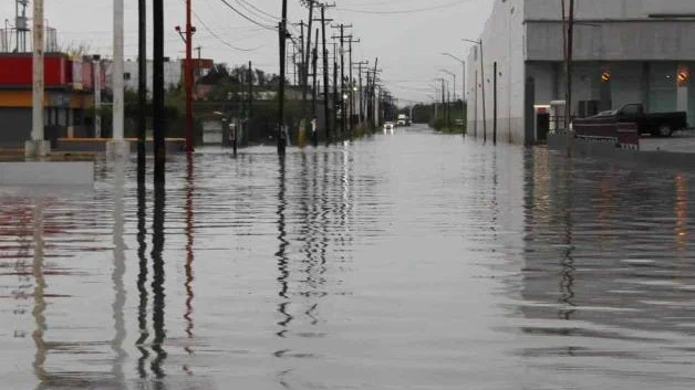 Desquicia tormenta la ciudad