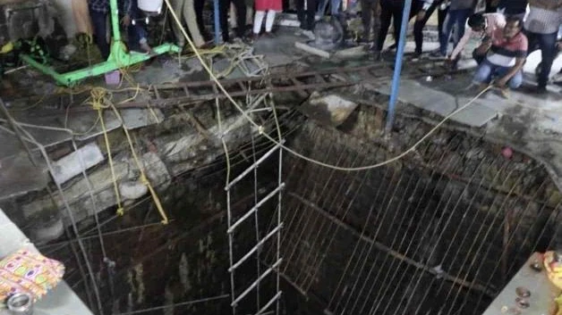 Recuperan 36 cadáveres en un pozo tras derrumbe en India