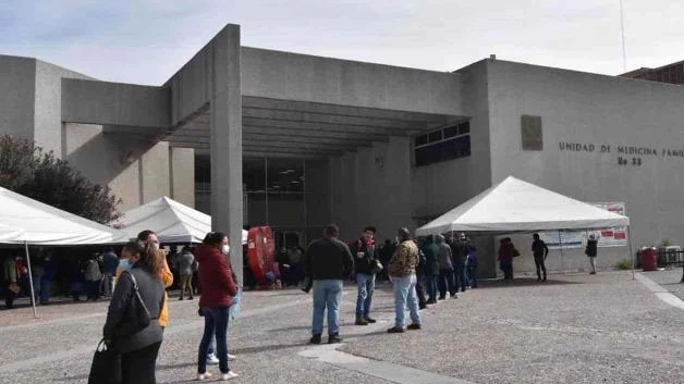 Saturan más al Seguro: Del Insabi pasan al IMSS