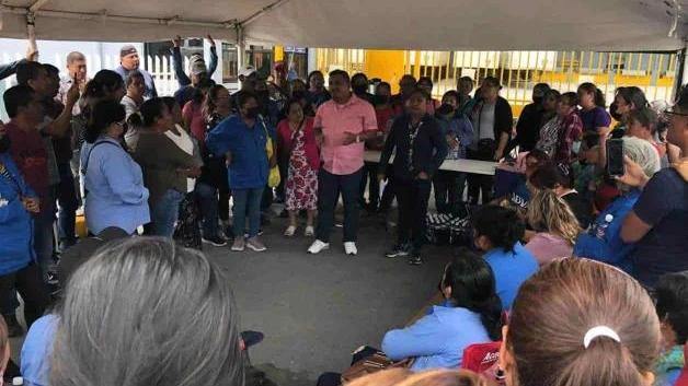 Quedan obreros a la deriva