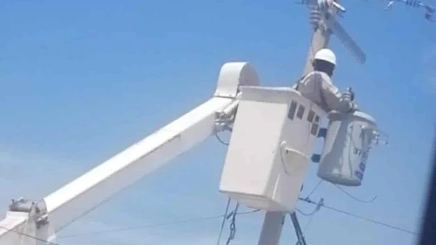Reconecta la CFE suministro eléctrico