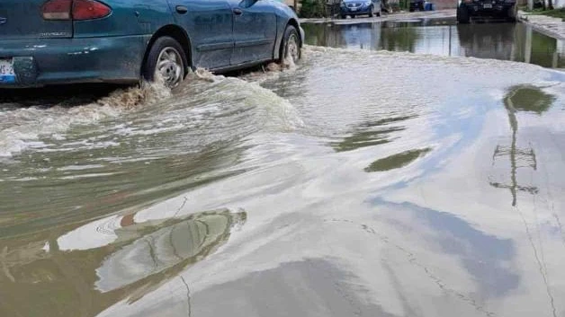 Impiden lagunas paso de peatones
