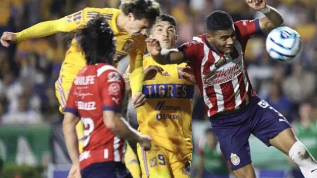 Revancha sobre la mesa: Tigres recibe a las Chivas en final de ida