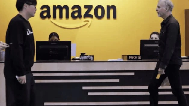 Trabajadores de Amazon molestos por los recortes de empleos, vuelven a huelga