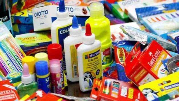Reprueban lista de útiles