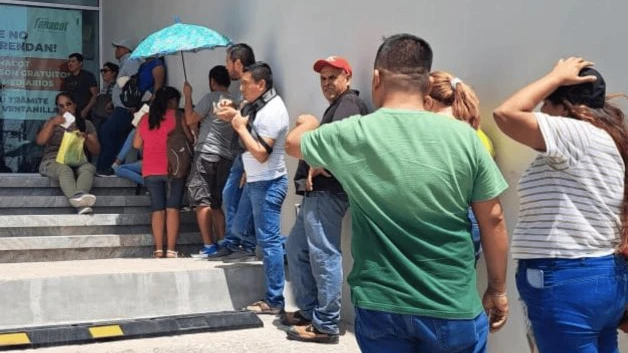 Larga espera para ser atendidos en el Fonacot