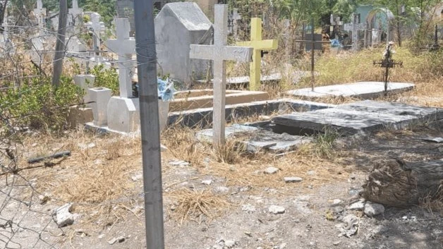 En pésimas condiciones malla que rodea panteón