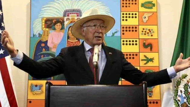 Usa Texas muro flotante para sus fines políticos