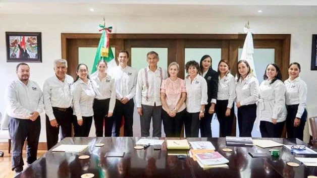 Se reúnen Américo y María con directivos del DIF Tamaulipas