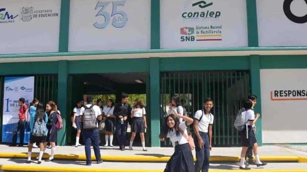 Impone Conalep un nuevo uniforme