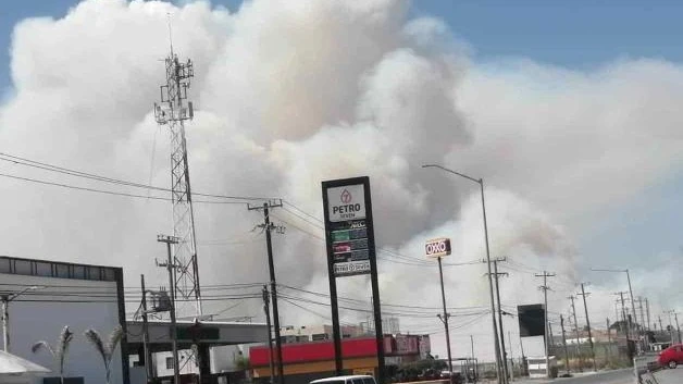 Cruza humo la frontera