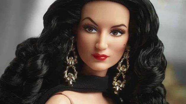 Lanzan Barbie de María Félix