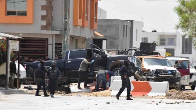 Abate GE a 6 pistoleros; aseguran 4 camionetas y armamento