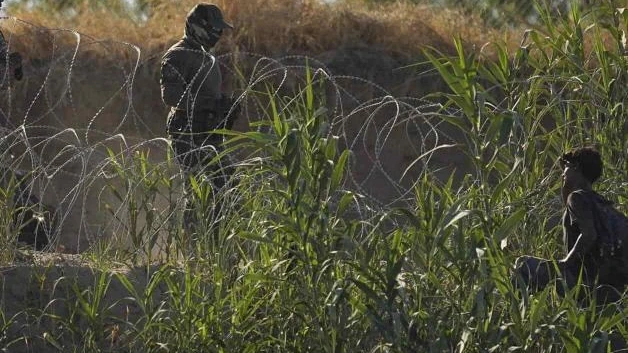Separan a familias migrantes