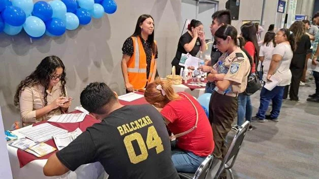 Participan 179 empresas en la Feria del Empleo