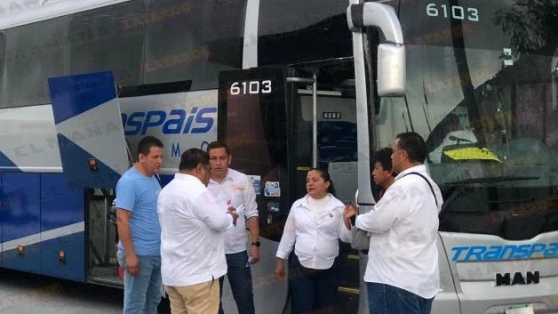 Viajan cientos de maestros de Matamoros a Victoria