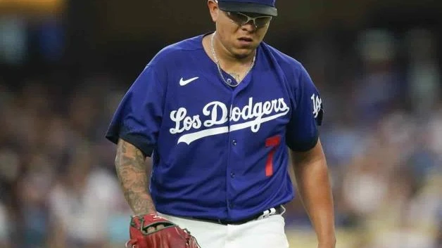 Suspende MLB a Julio Urías