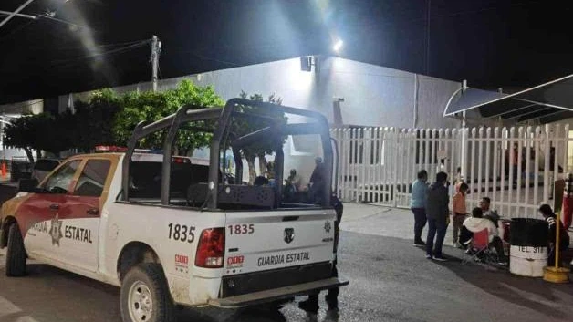 Reo se fuga de hospital de Victoria tras ingerir vidrios