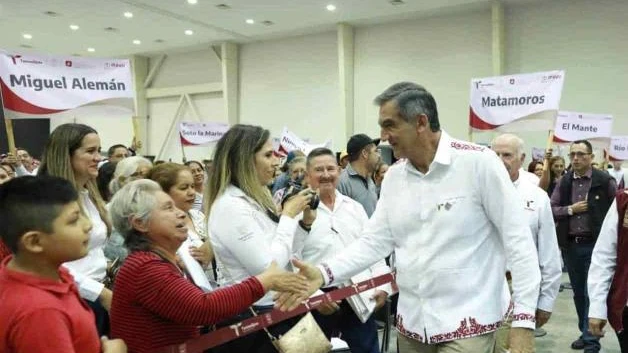 Combaten ´asentamientos´; entrega Américo Villarreal 1,500 escrituras