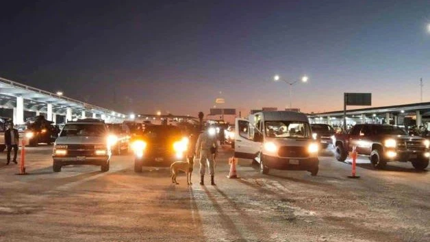 Marina, Guardias Nacional y Estatal escoltan a paisanos en Matamoros