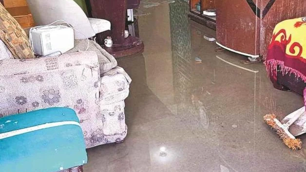 Aguas negras invaden casas en Reynosa