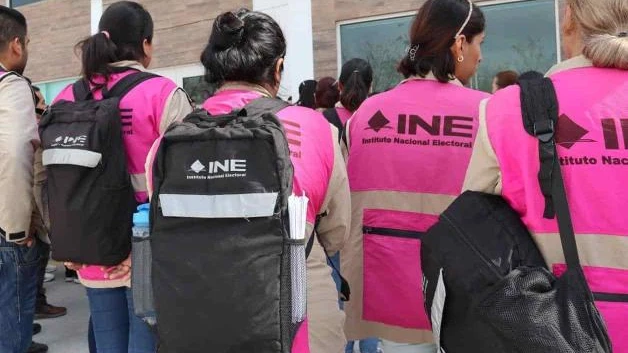 Recorren viviendas en busca de funcionarios