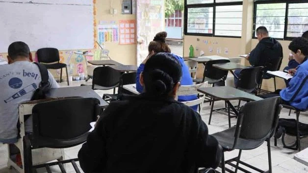 Convocan a adultos a terminar estudios