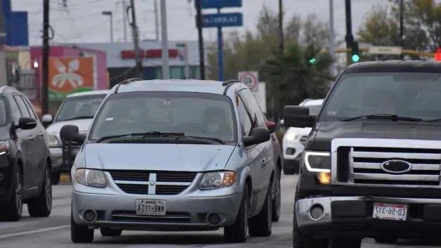 Piden freno a autos ilegales