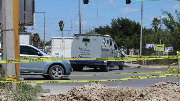 Dejan obra inconclusa: Peligro para automovilistas