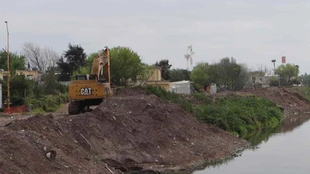 Limpian bordo del Dren Las Mujeres