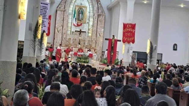 Levantan palmas y renuevan su fe