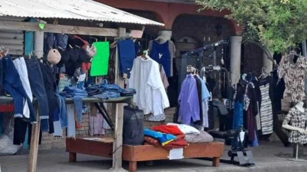 Se adueñan de banquetas