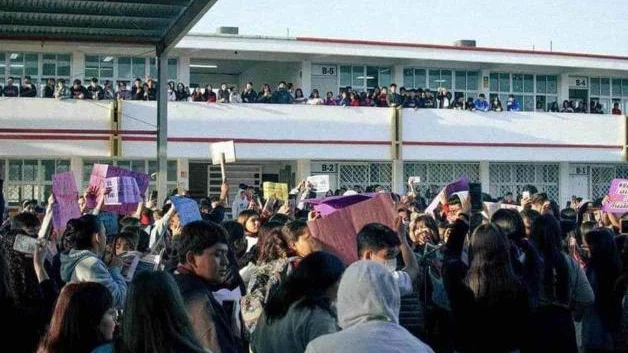 Protestan contra ´profe´ por acoso