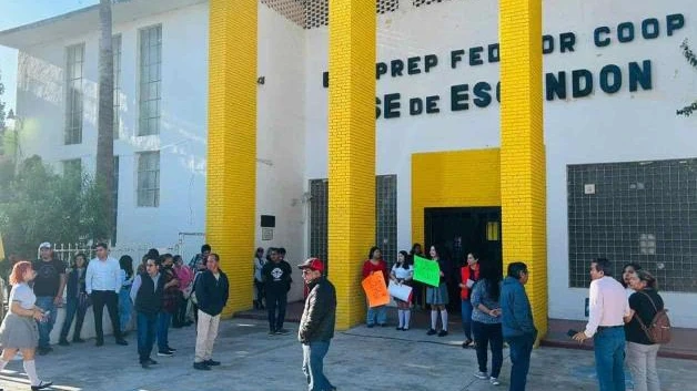 Lanzan maestros huelga en prepa de Reynosa