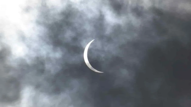Se vio muy ´apenitas´ eclipse solar en Reynosa