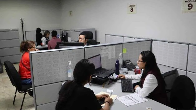 Convocan a personas cumplir con impuestos