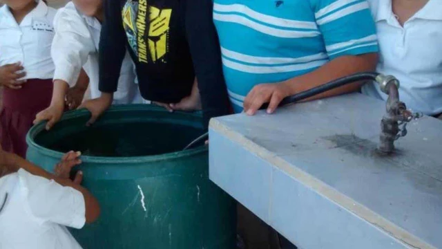 Sufren 3 mil alumnos por falta de agua en Tamaulipas