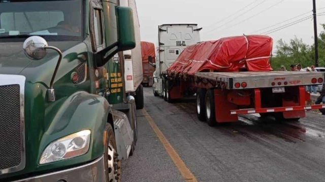 Levantan bloqueo carretero; anuncian otro en Río Bravo
