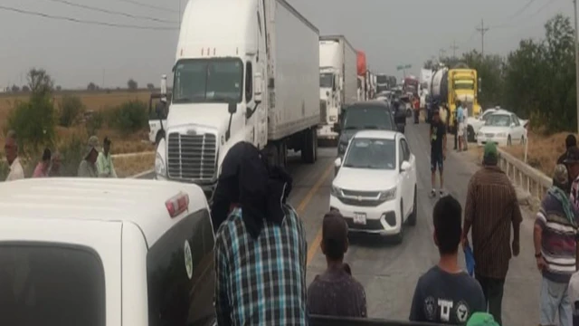 Caótico bloqueo carretero