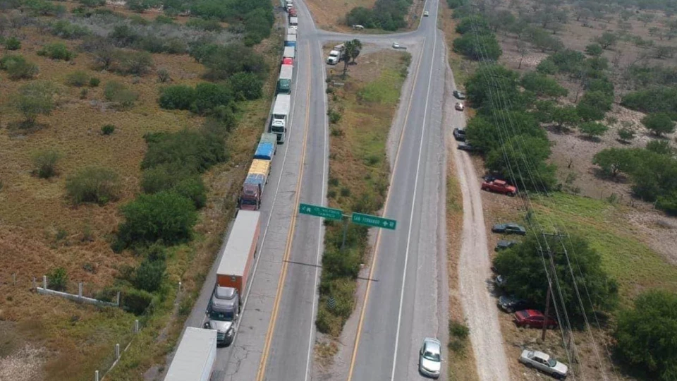 Repiten bloqueos en Carretera Victoria - Matamoros: Estrangulan el km 187