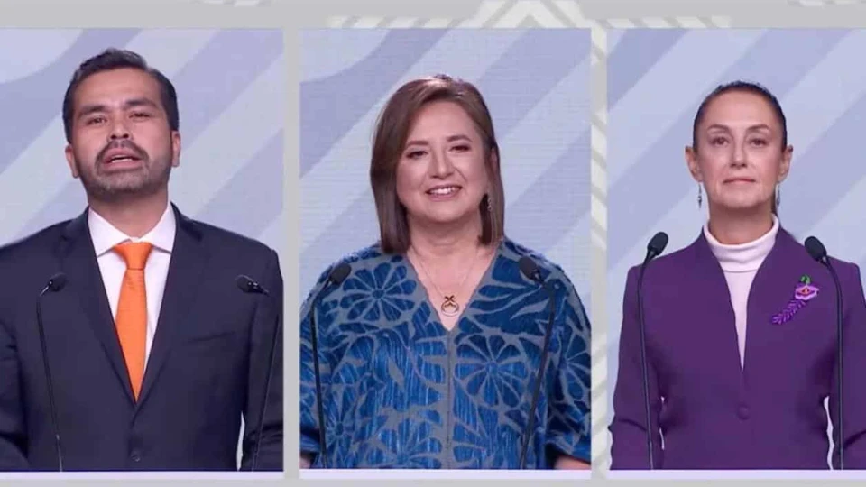 Candidatos cruzan críticas en tercer debate presidencial