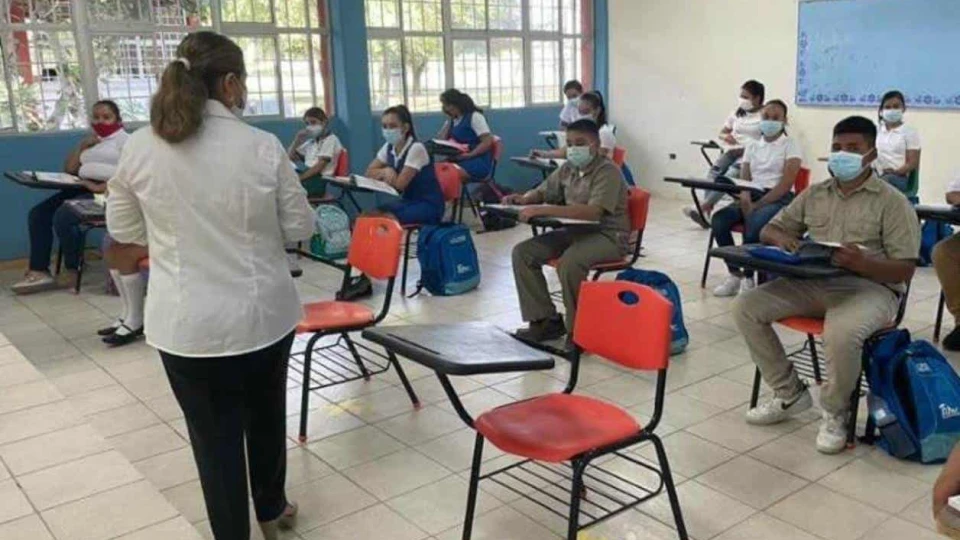 Desairan maestros frontera