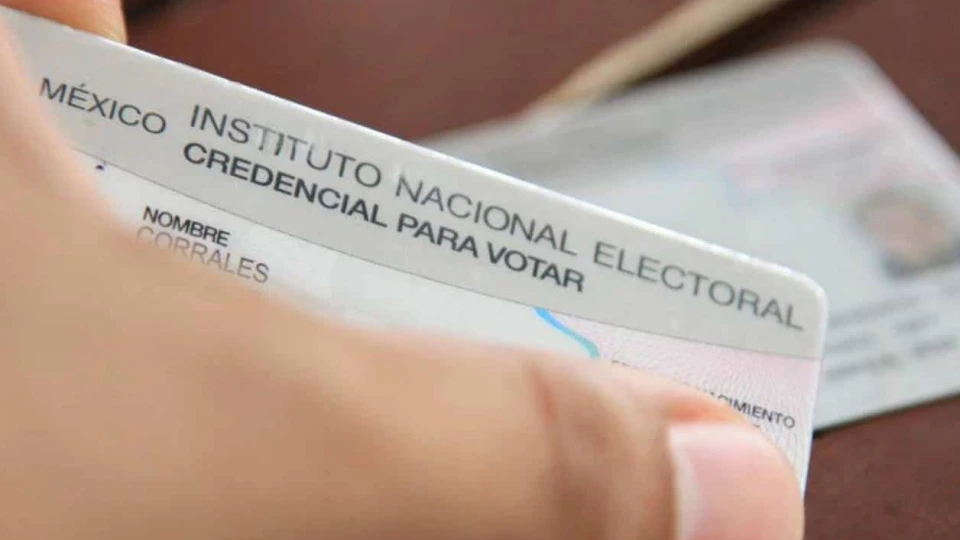 Llama INE a utilizar credenciales vencidas