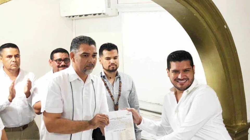 Recibe Alberto Granados constancia de mayoría como alcalde electo de Matamoros