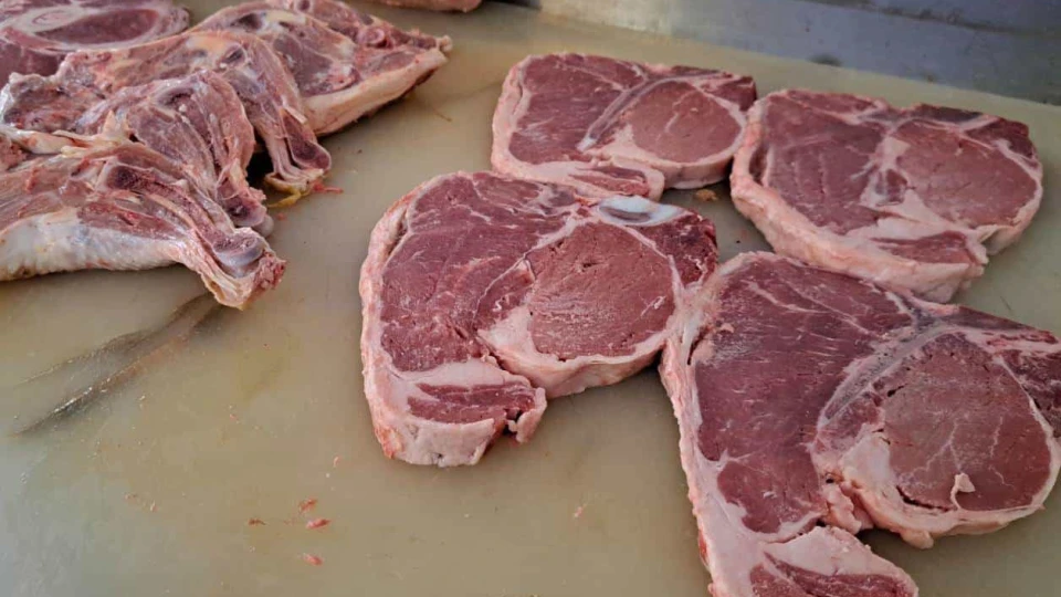 ´Golpea´ dólar a carne importada