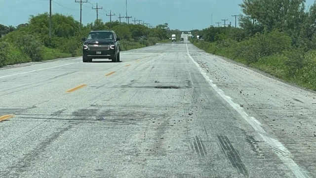 Baches en carreteras provocan accidentes