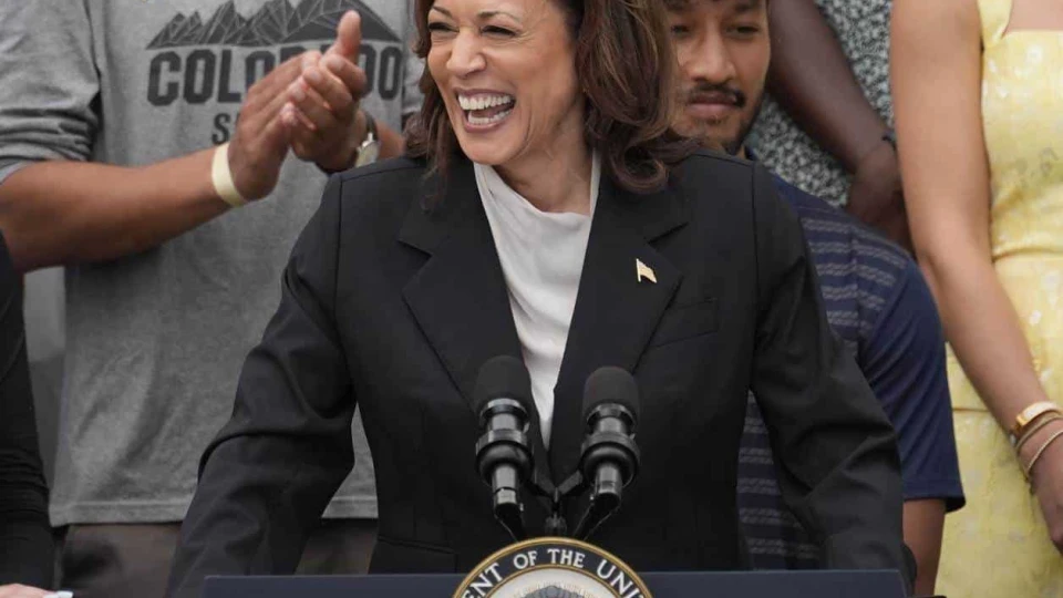Harris ataca a Trump en mitin